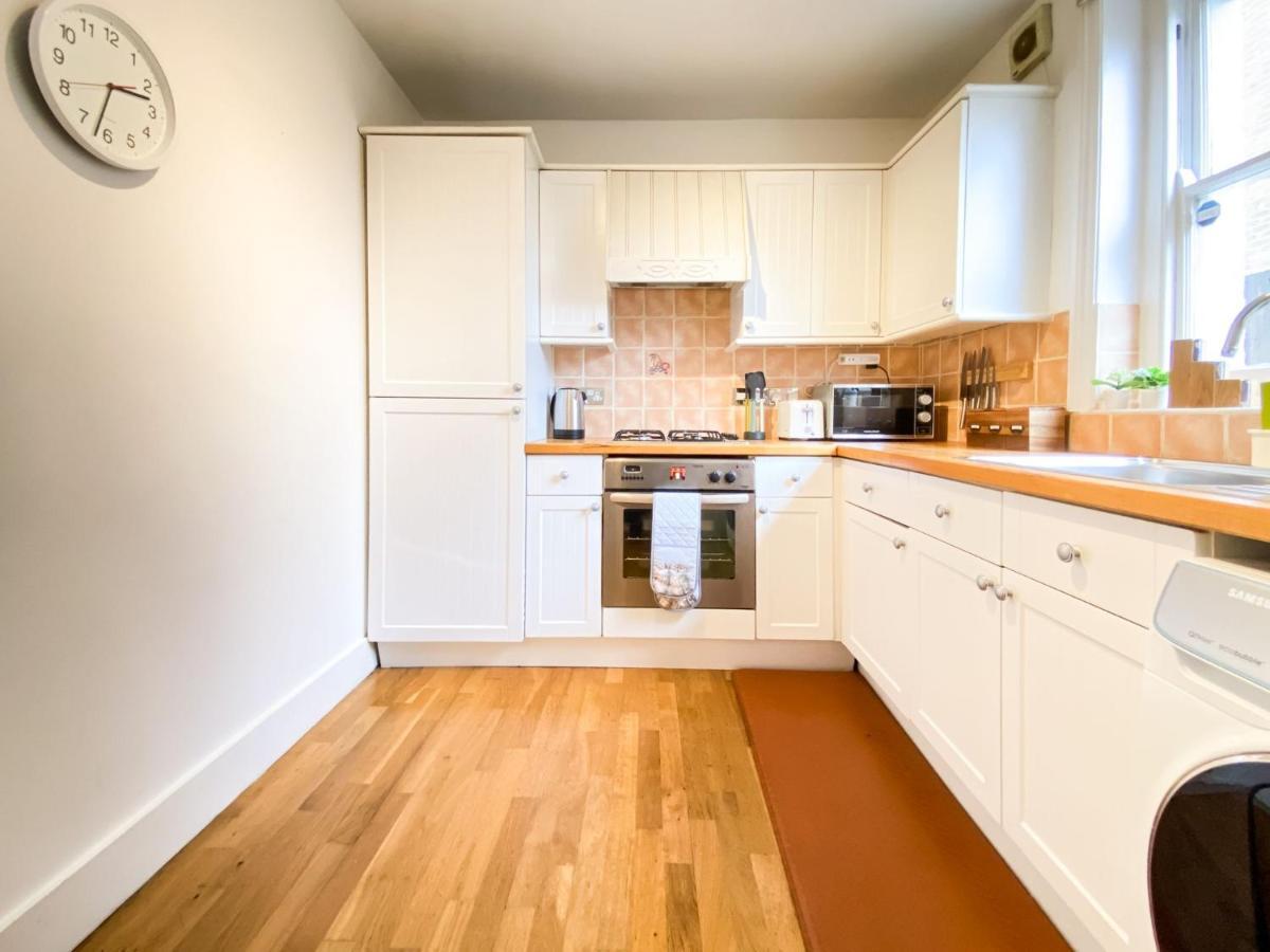 Pass The Keys Garden Apartment In Stockwell London Exterior photo